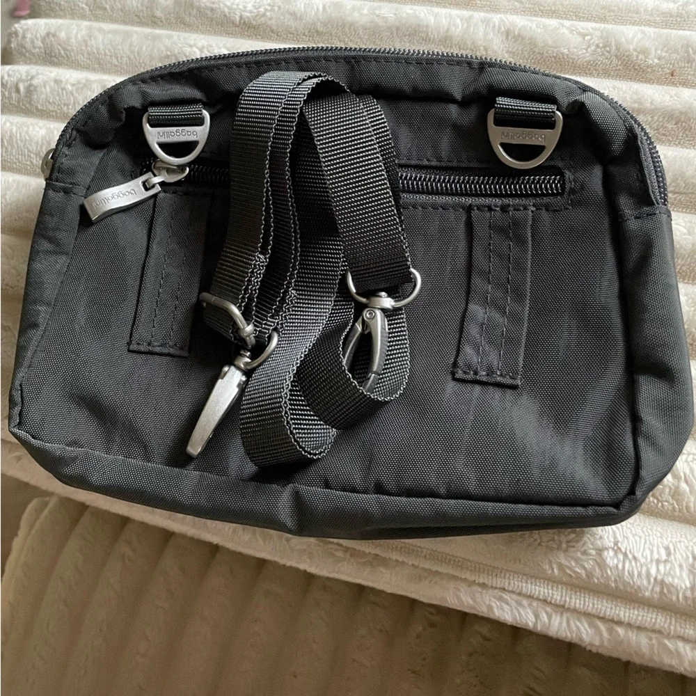 Baggallini Triple Zip Crossbody - *NEW* - Picture 4 of 9